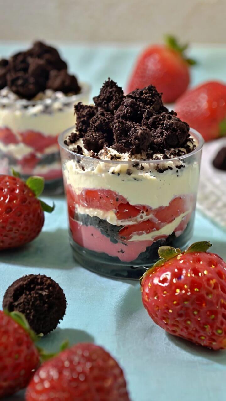 Strawberry Oreo Cheesecake Cup